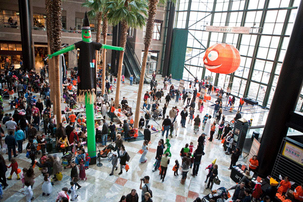  Halloween celebration at the Winter Garden two years ago. This year, Brookfield Place’s free children’s event with a costume parade, face painting, and much more will be Sun., Oct. 26 from noon to 3 p.m., and will also include trick or treating nearby at the recently opened Hudson Eats.