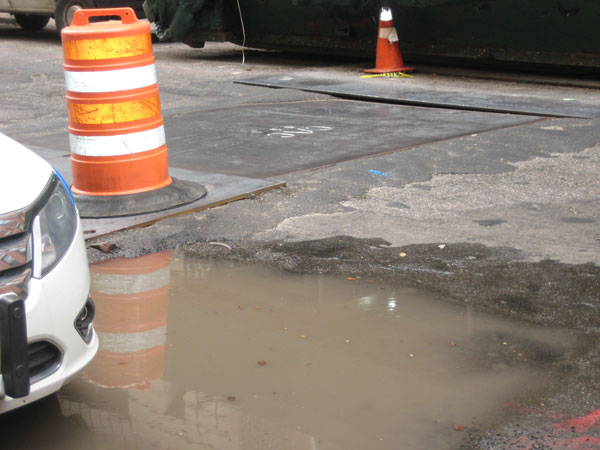 The never-ending & rocky road to fixing a historic street 1 Downtown Express photos by Dusica Sue Malesevic Tribeca’s N. Moore St. has not seen its historic cobblestones for many years.