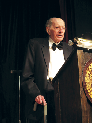 Photo by Jonathan Slaff Jerry Tallmer, at his 2012 induction into the Players Club Hall of Fame.