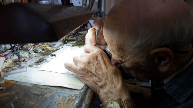 Al Maddox, fixing watches in NYC since 1949 19 Maddox's first job in the field was working with a jeweler who helped him refine his skills.