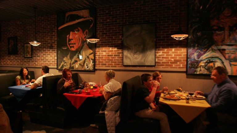 Restaurant calorie counts will change how we eat 2 People dine at Geri's Restaurant in Long Beach in March 2008. (Newsday / Ana P. Gutierrez)