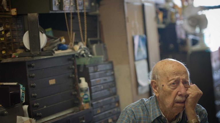 Al Maddox, fixing watches in NYC since 1949 17 Maddox discovered his love for horology when he started taking apart and rebuilding his father's timepieces as a child.