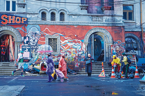 Ten top flicks and honorable mentions 8 Christoph Waltz turns in a nuanced performance in “The Zero Theorem,” thoughtfully chewing on Terry Gilliam’s sumptuous scenery. Voltage Pictures