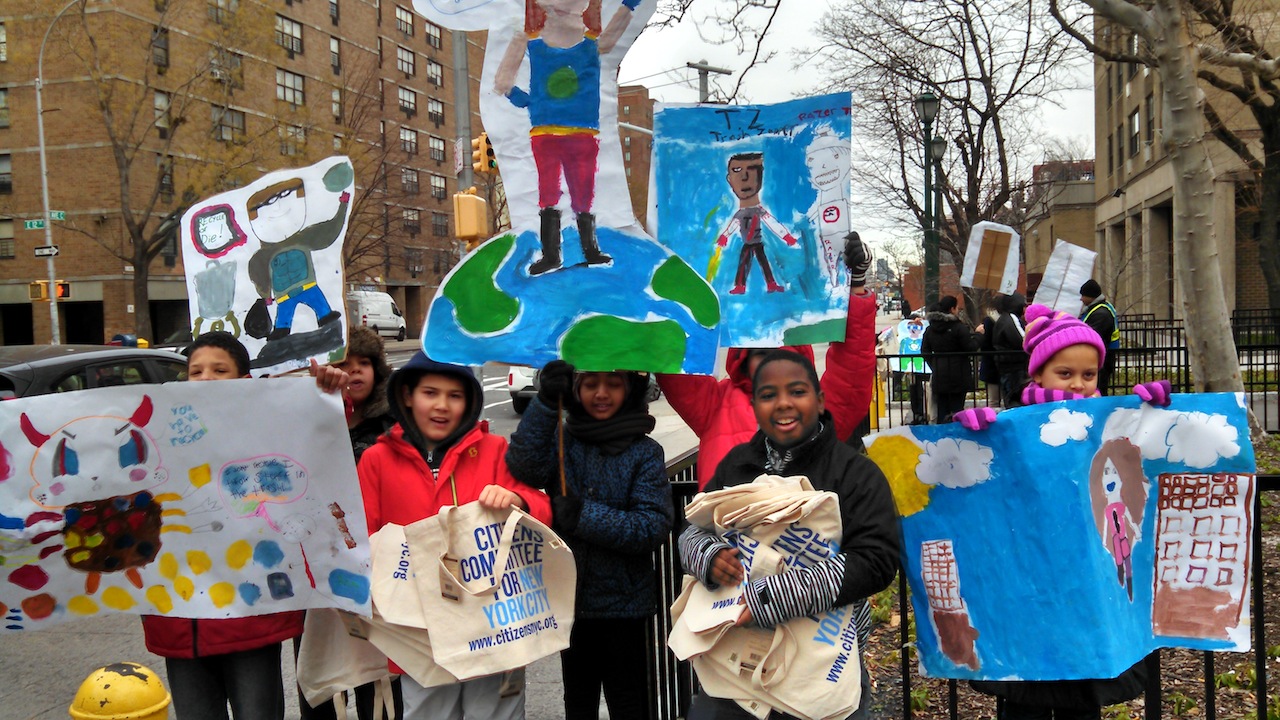 P.S./M.S. 34 students said it's in the bag — that people reusable cloth tote bags for shopping are the way to go.