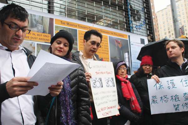 Tenants worry landlord didn’t get all the lead out of 2 L.E.S. buildings 1 Tenants expressed their concerns about being exposed to extremely high levels of lead, as they were joined by Councilmembers Margaret Chin and Rosie Mendez, at right.