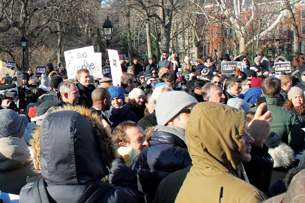Grief, Solidarity and Resolve as French Expats Gather 2 Photos by Zach Williams Hundreds of people, mostly French expatriates and their families, congregated at Washington Square Park on the afternoon of Jan. 10.