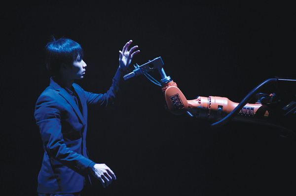 Just Do Art, Week of Feb. 12, 2015 1 Man and machine do the Fred and Ginger thing, in “Huang Yi & Kuka.” Photo by Summer Yen