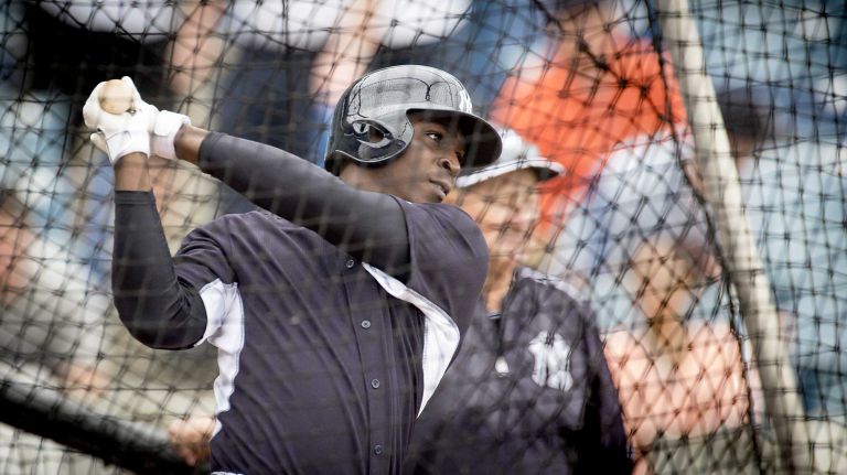 Didi Gregorius 17 Yankees shortstop Didi Gregorius takes batting practice at Steinbrenner Field on the first day of full-squad workouts at spring training on Feb. 26, 2015.