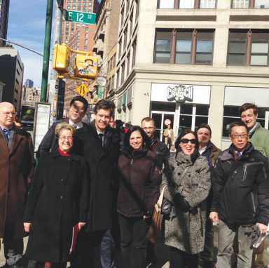 bus-walking-tour,-pic