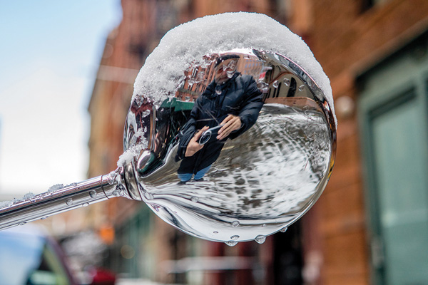 Nay! Just can’t shake off this snowy winter 5 The seemingly unending winter lingered on with snow on Greenwich St. at Duane Park and on a scooter mirror on Jay St. in Tribeca on Saturday.