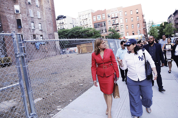 Council Speaker Melissa Mark-Viverito and Councilmember Rosie Mendez led the group down E. Seventh St., past the vacant disaster site, to the tour’s last stop. Photo by William Alatriste / NYC Council