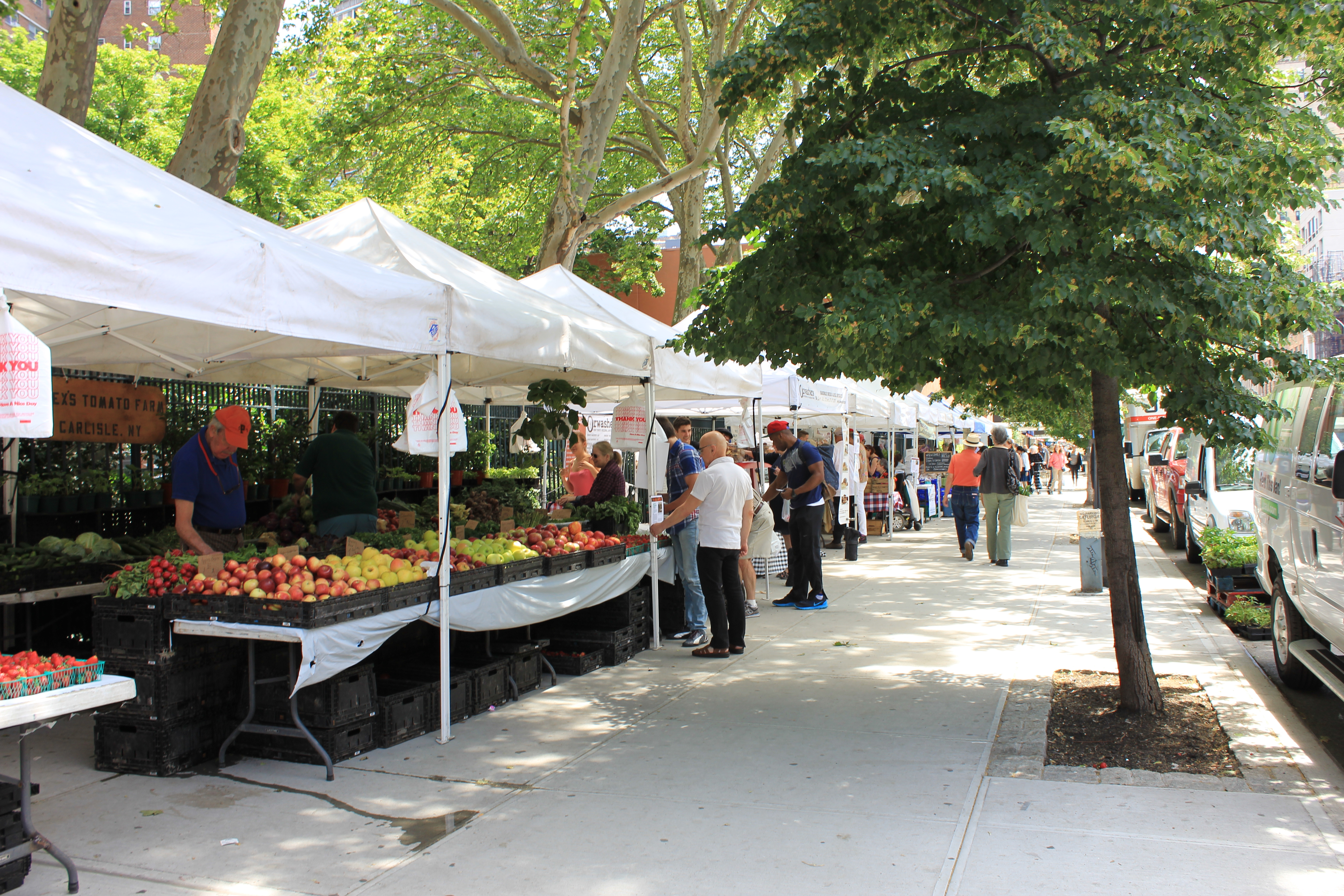 What You Missed and Where You’ll Go 1 Walking 23rd St. is especially healthy on Saturdays, when Down to Earth Farmers Market returns (June 6 through Dec. 19). Photo by Carlye Waxman.