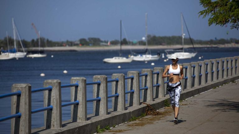 A resident jog at Shore Boulevard, Sheepshead Bay on the back at Manhattan Beach on June 8, 2015. ?By Yeong-Ung Yang
