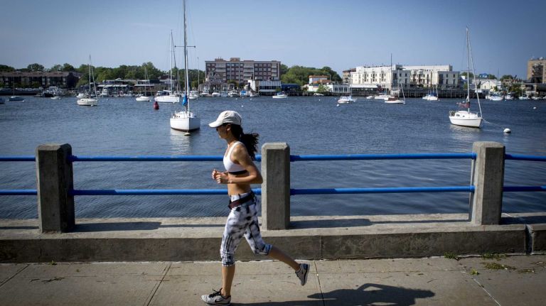 A resident jog at Shore Boulevard, Sheepshead Bay on the back at Manhattan Beach on June 8, 2015. ?By Yeong-Ung Yang