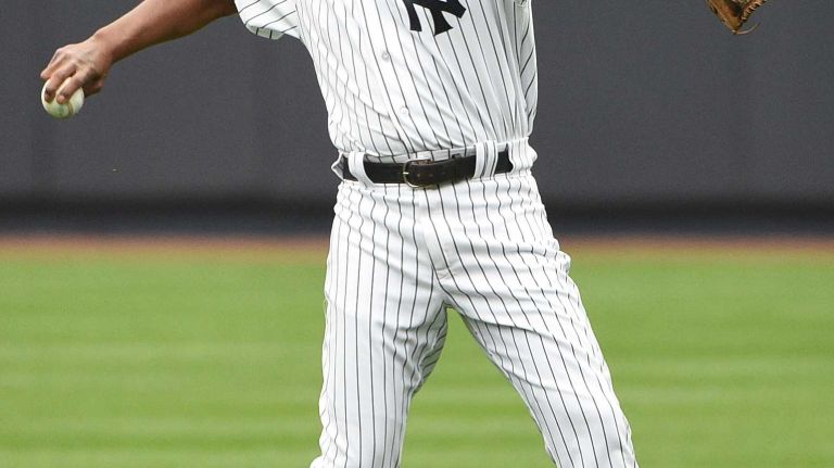 Former New York Yankees Willie Randolf throws a baseball at batting practice during the 69th Old-Timers' Day at Yankee Stadium before a baseball game between the Yankees and the Detroit Tigers on Saturday, June 20, 2015.