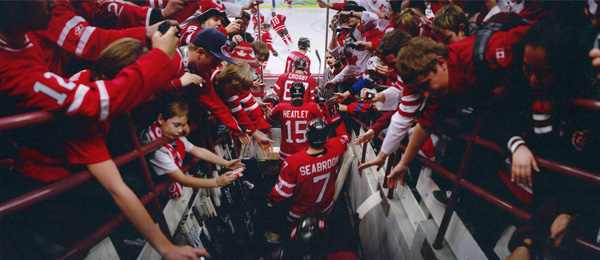 Wide, wide, panoramic world of sports 5 The Canadian team skates onto the ice at the Vancouver 2010 Winter Olympics. © Paolo Pellizzari, courtesy Anastasia Photo.