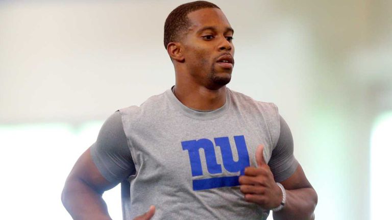 New York Giants wide receiver Victor Cruz runs during team conditioning drills at the Quest Diagnostics Training Center in East Rutherford, N.J., on Thursday, July 30, 2015.
