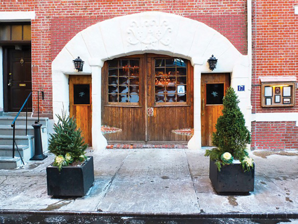 Workers completely removed this white archway last Thursday because it partially collapsed, according to the restaurant owners.