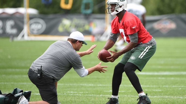 New York Jets quarterback Geno Smith (7) practices drills during practice at the Jets' Atlantic Health Training Center on Monday, August 10, 2015 in Florham Park, N.J.
