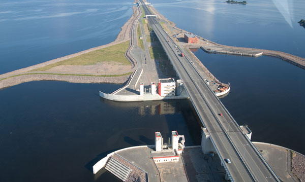 A flood protection barrier similar to this one in St. Petersburg could also sport a highway or railway on top linking New York and New Jersey.