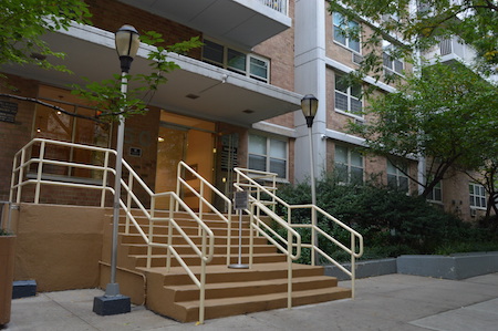 Fear of Tenant Harassment Lingers Even After “Imposters” IDed 1 The Westwood House complex at 50 West 93rd Street. | JACKSON CHEN