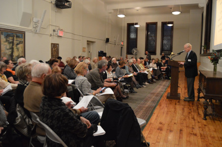 Even Dozens of Blocks Away, A Neighborhood Frets New Super Towers 2 Lo van der Valk, president of the Carnegie Hill Neighbors, addresses the group’s annual meeting on October 20. | JACKSON CHEN