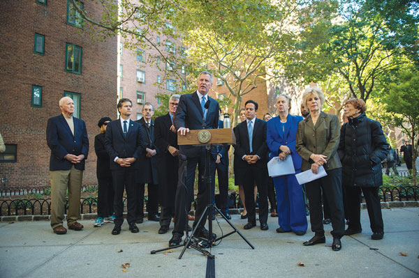 Mayor de Blasio, along with local politicians and tenant leaders, announced the sale of Stuyvesant Town and Peter Cooper Village at a press conference at the complex on Tues., Oct. 20.   Ed Reed/Mayoral Photography Office