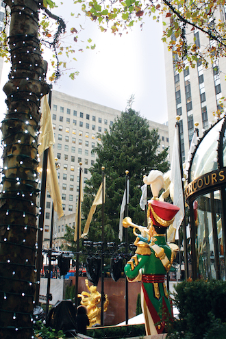 Where’s the Holiday Rush? 1 The Rockefeller Center Christmas tree one day before its December 2 lighting. | MICHAEL SHIREY