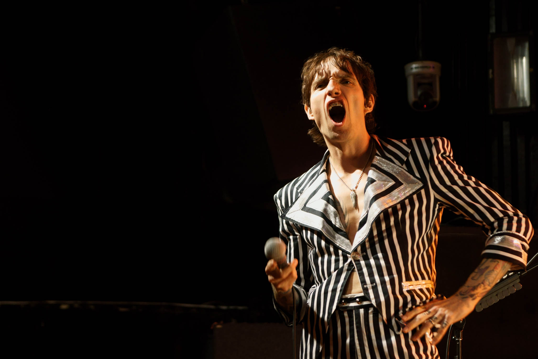 "Raise your champion!" Justin Hawkins gave a high-energy performance at Irving Plaza. Photo by Patrick Eves