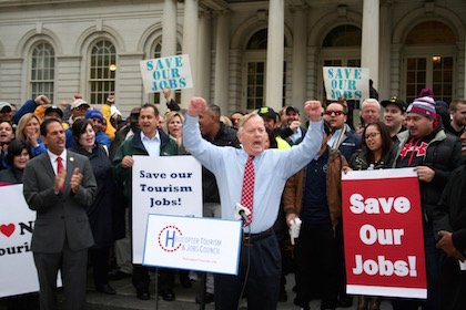 Stopping the Chop Up the Hudson 3 Mickey Hart, Liberty Helicopter’s marketing director, leads a rally of those who support Manhattan’s helicopter industry. | YANNIC RACK