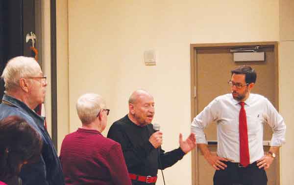 Photo by Yannic Rack State Senator Daniel Squadron, right, listening to a resident testify about buses at Squadron’s recent town hall.