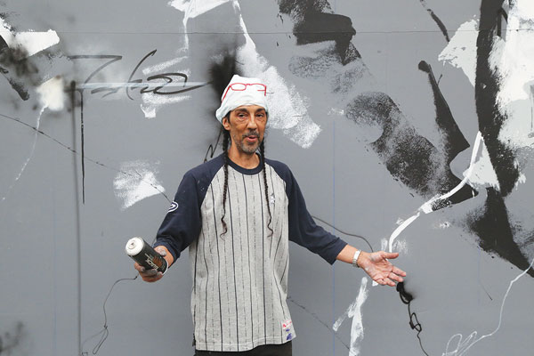 The Futura is now on the Bowery graffiti wall 4 Futura during the creation of his new “Concrete Jungle mural.” He drew a big crowd of photographers, below left, and also graciously did a smaller piece for a fan, below right. Photos by Clayton Patterson