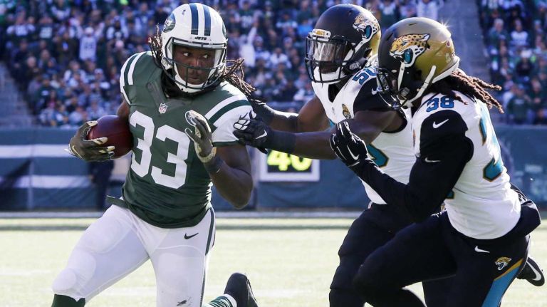 Chris Ivory #33 of the New York Jets runs the ball in the first quarter against the Jacksonville Jaguars at MetLife Stadium on Sunday, Nov. 8, 2015 in East Rutherford, N.J.
