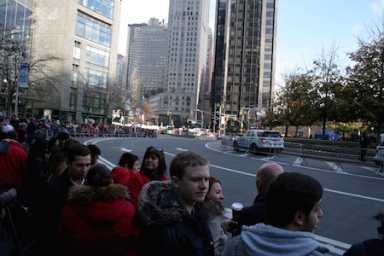rack-parade-crowed-IS