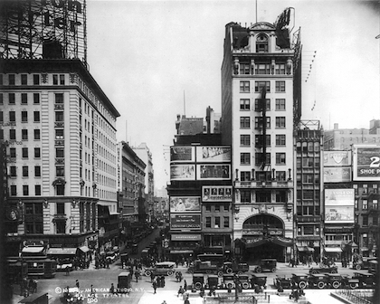 Palace Theatre Raising the Roof — And Everything Else — 29 Feet for Commercial Space 3 he Palace, in a 1920 photo by American Studio, N.Y. | LIBRARY OF CONGRESS