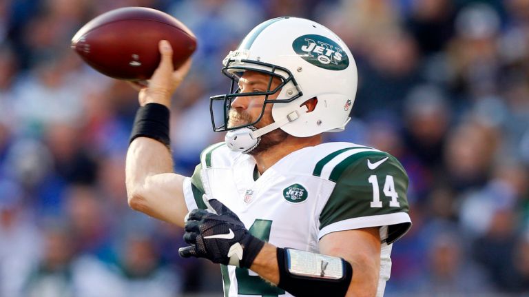 
New York Jets quarterback Ryan Fitzpatrick throws a pass in the first half of a game against the New York Giants at MetLife Stadium on Sunday, Dec. 6, 2015 in East Rutherford, N.J.