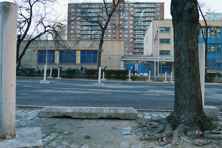 School Parents Step Up Fight Against New Nursing Home, Saying State Ignored Its Own Rules 1 P.S. 163’s main entrance, seen rom the currently unused lot proposed as the site of JHL’s 20-story nursing home. | JACKSON CHEN