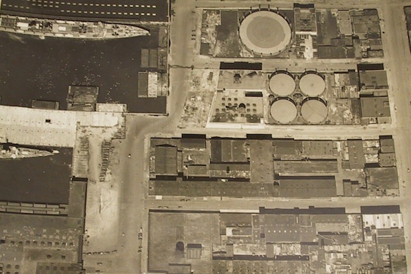 State Seeks Input on Site of Former Hell’s Kitchen Gas Plant 1 An aerial photograph of the W. 45th St. gas plant in Hell’s Kitchen from 1924, which still shows the plant’s gas holder in the top center. Image courtesy Con Edison.