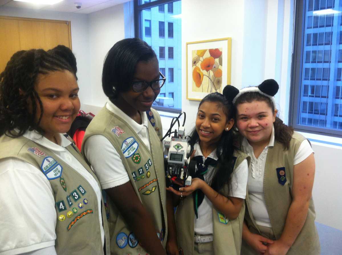 girl-scout-robotics-2016-02-25-01