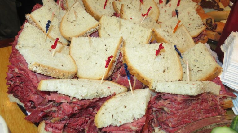 Carnegie Deli reopens: 'Finest pastrami sandwich in New York,' de Blasio says 11 Carnegie Deli makes its pastrami and corned beef in-house. The sandwiches are