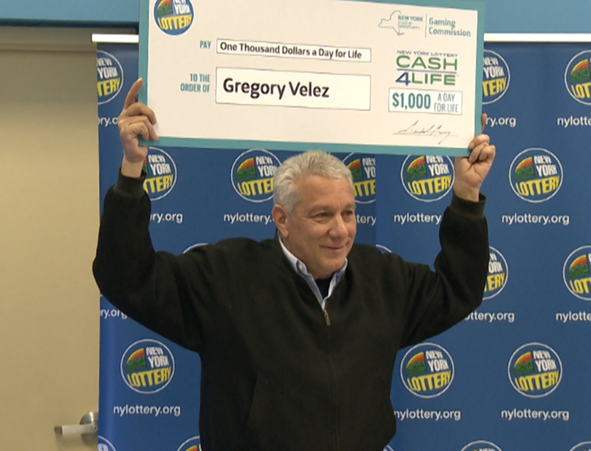 Parking Lotto: Battery Park City lot attendant wins $7-million lottery jackpot 1 11Pix Park it yourself! Gregory Velez quit his job as an attendant at a Battery Park City parking garage after winning the lotto jackpot with numbers he purchased at a South End Avenue news store in February.