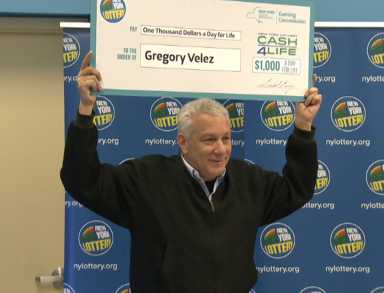 Battery-Park-Lotto-Winner-2016-04-07-pic1DEPRINT_WEBWEB