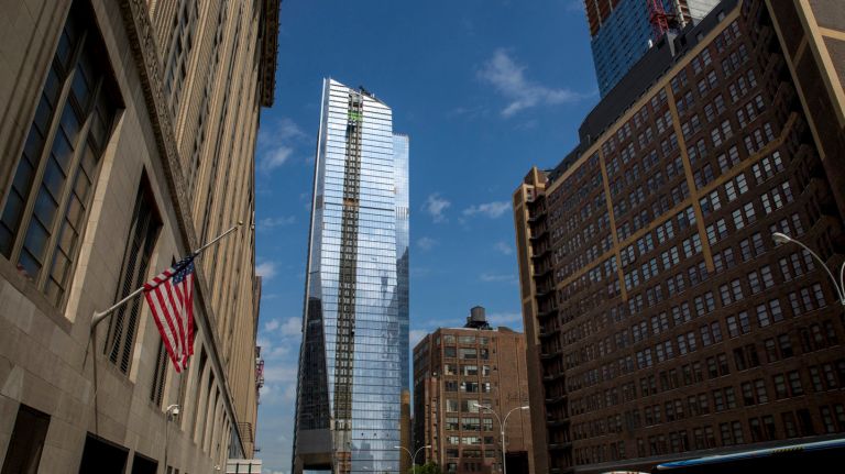10 Hudson Yards welcomes first tenant: See pictures 17 An exterior view of 10 Hudson Yards building on 30th Street and 10th Avenue on May 31, 2016.