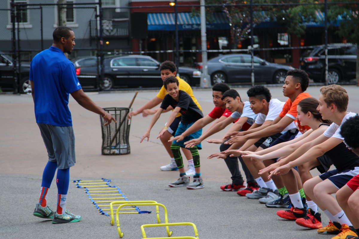 Knicks bounce down to the Village for skills clinic 3 KnicksGVYC-2016-06-16-V04,VIL,PRINT_WEB,WEB