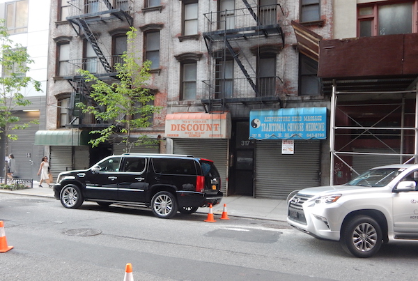 CB4 members maintain that approval for the demolition of 317-319 W. 35th St. was improperly obtained. | SEAN EGAN 