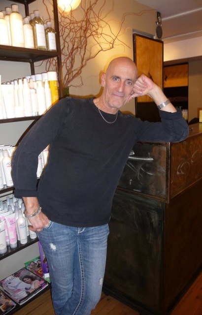 Andrew Gould, the “Mayor of the Upper West Side,” Dies at 60 1 Andrew Gould in his NY Hair Co. salon