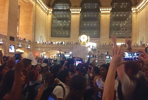 Black Lives Matter protesters in Grand Central Terminal on the evening of July 8. | LAUREN VESPOLI 