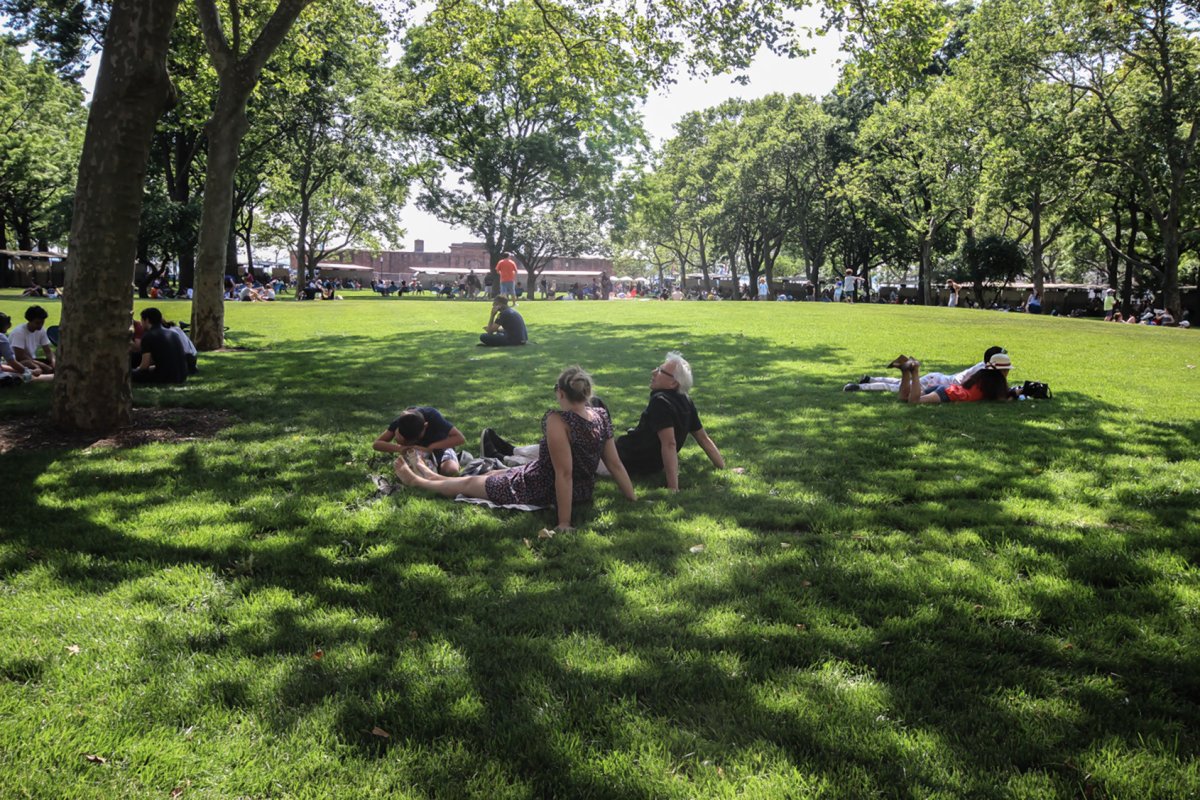 Battery Oval opens as Downtown’s new backyard 2 Photo by Tequila Minsky The two-acre Battery Oval was fenced off for two years to give the lush Kentucky bluegrass time to take root among the lawn’s 38 shade trees, but it finally opened on June 25.