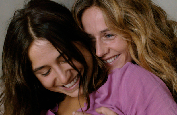 When Feelin’ Good Was Easy 1 Izïa Higelin and Cécile De France in SUMMERTIME