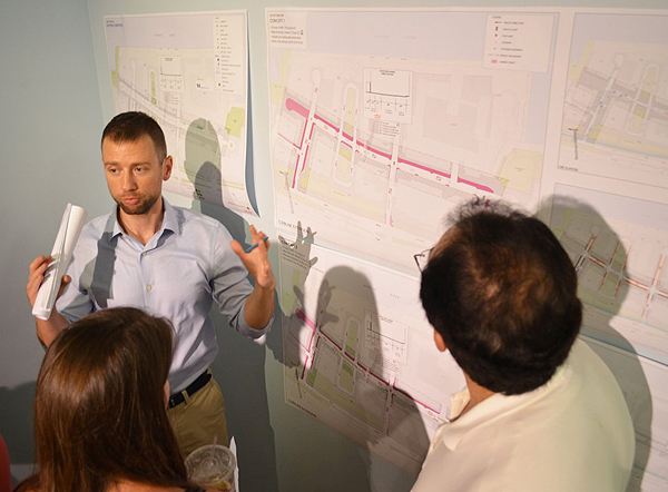 Road work ahead: BPC residents meet to mull options for South End Ave. makeover 1 Photo by Alex Ellefson Stantec landscape architect Mike Russel explains the three design concepts for South End Ave. to Battery Park City residents at the July 25 open house.